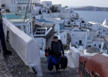 Grèce : un séisme de magnitude 5,3 frappe de nouveau le large de Santorin