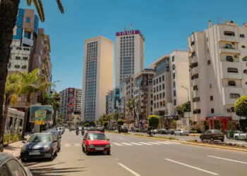 Cafés et restaurants de Casablanca : La polémique sur l’uniformisation des couleurs des terrasses