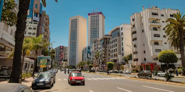 Cafés et restaurants de Casablanca : La polémique sur l’uniformisation des couleurs des terrasses