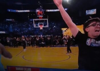 Incroyable: Un fan gagne 100 000 Dollars sur un tir au NBA All-Star Game
