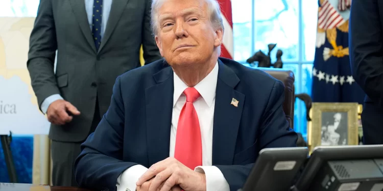 Trump veut vendre la résidence permanente aux États-Unis avec sa “carte dorée” à 5 millions de dollars
