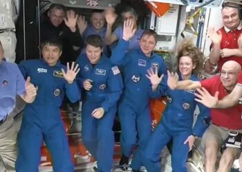 Après 9 mois : Une capsule spatiale arrive pour ramener les astronautes bloqués dans l’ISS