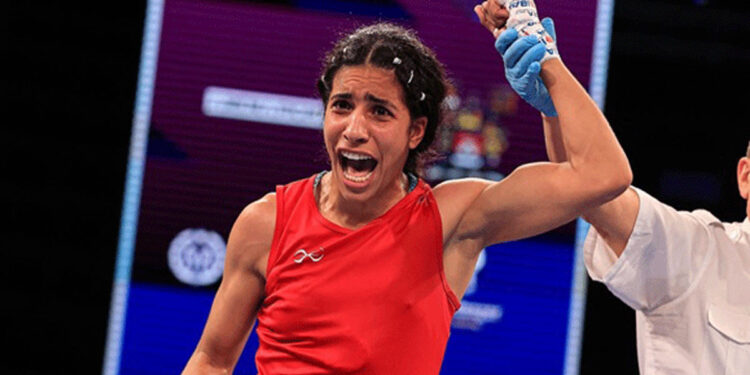 Widad Bertal sacrée championne du monde de boxe : un triomphe pour le Maroc