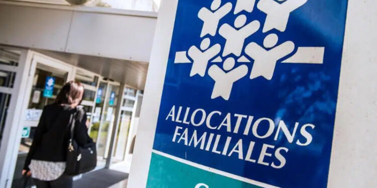 France : Le Sénat adopte une loi limitant l’accès des étrangers aux prestations sociales