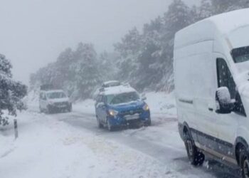 Chutes de neige exceptionnelles: Routes coupées et écoles suspendues dans le Rif