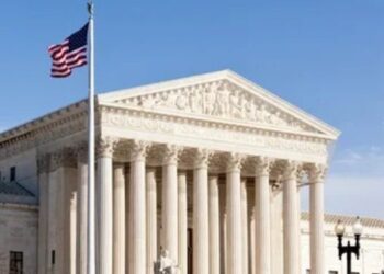 La Cour suprême rejette la demande de Trump de bloquer 2 milliards dollar