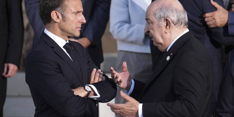France-Algérie : un bras de fer diplomatique sur fond d’expulsions et de sanctions