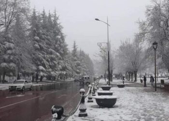 La magie blanche d’Ifrane: Tourisme hivernal et mobilisation face aux routes coupées