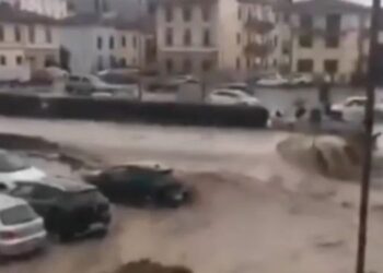 En vidéo : Les eaux de crue submergent la ville de Florence en Italie