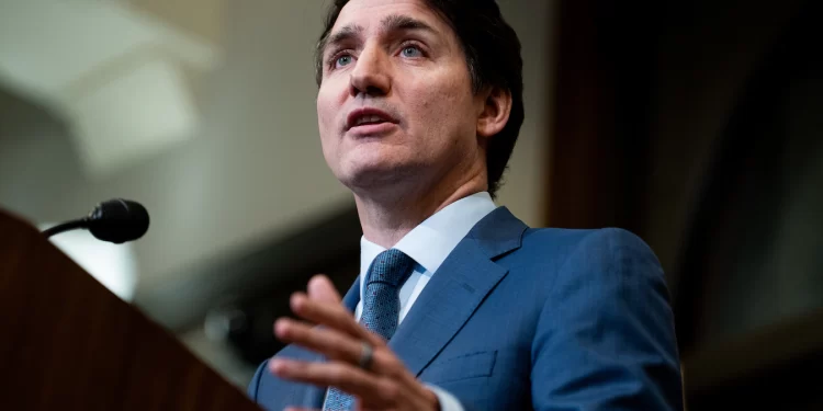 Trudeau accuse Trump de vouloir affaiblir l’économie canadienne avant d’évoquer une annexion