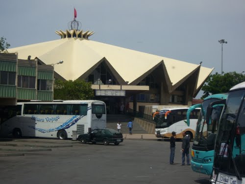 La mythique gare routière de “القامرة” renaît : d’un carrefour bruyant à la plus grande bibliothèque médiatique du Maroc