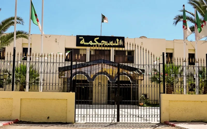 Algérie : deux ans de prison pour une influenceuse marocaine, la liberté d’expression en sursis