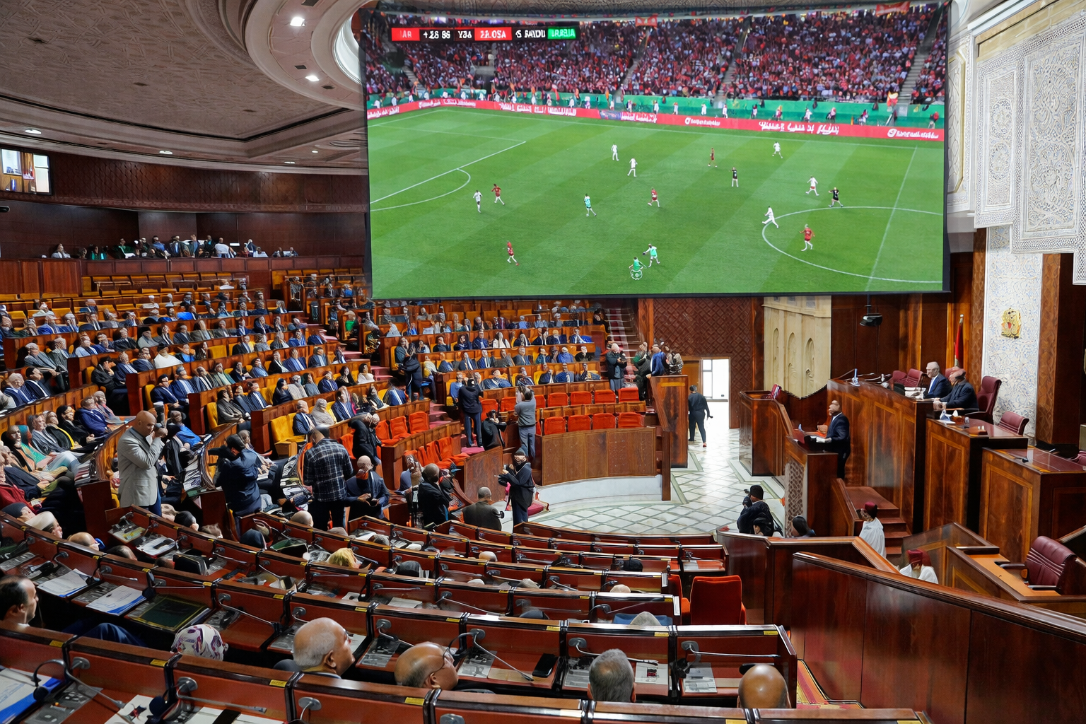 Football oblige, la politique marque une pause