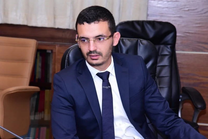 Un conseiller parlementaire s’évanouit lors de son interpellation