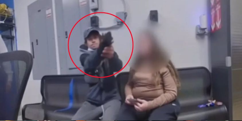 VIDEO: Un policier échappe à la mort après l&rsquo;enrayement de l&rsquo;arme d&rsquo;un suspect