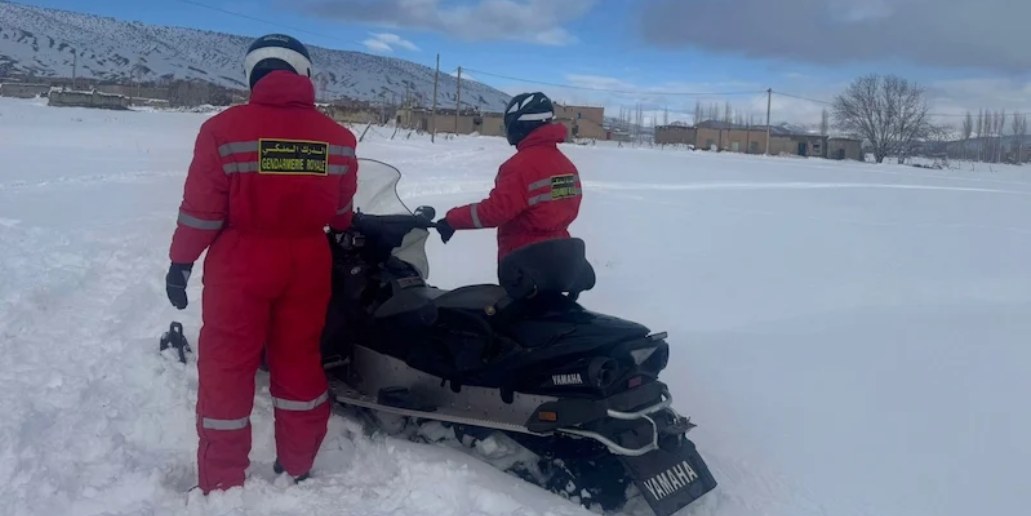 Des motoneiges pour secourir les personnes bloquées en montagne