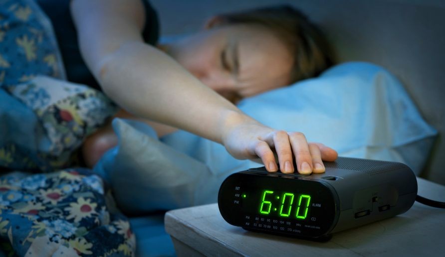 Le mystère résolu: Pourquoi votre corps se réveille-t-il avant votre réveil ?