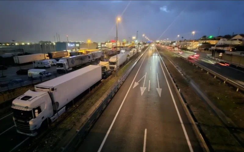 Algésiras paralysé : des milliers de camions bloqués, une reprise sous surveillance
