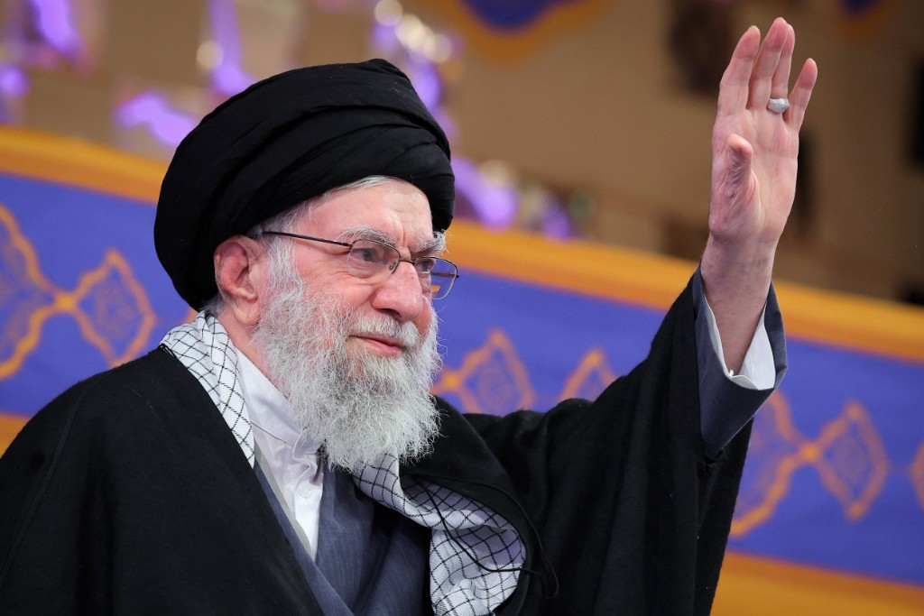 Après la chute de Maduro, Khamenei préparerait sa fuite vers Moscou ?