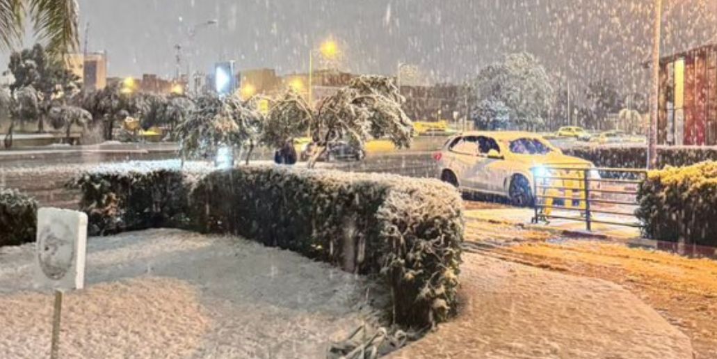 Après des années d&rsquo;absence, la neige recouvre les rues d&rsquo;Oujda