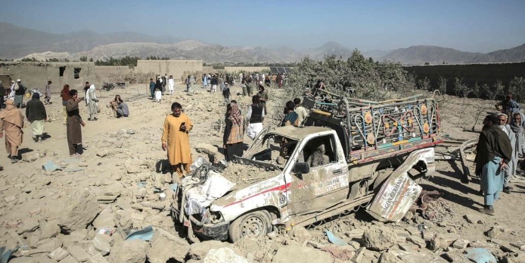 Pakistan frappe l&rsquo;Afghanistan : 18 Morts dans des raids visant des camps militants