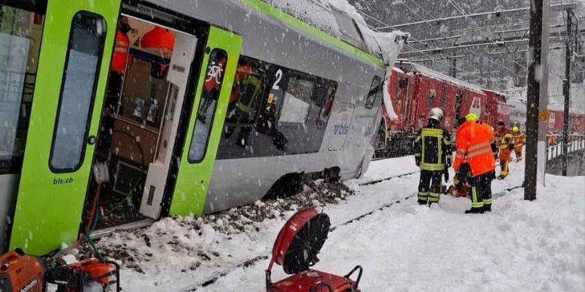 Suisse: déraillement de train dans les alpes suite à une avalanche, cinq blessés