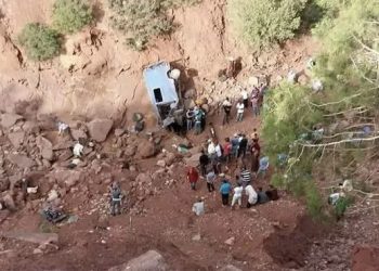 Azilal : 3 morts et 17 blessés après le renversement d’un véhicule de transport