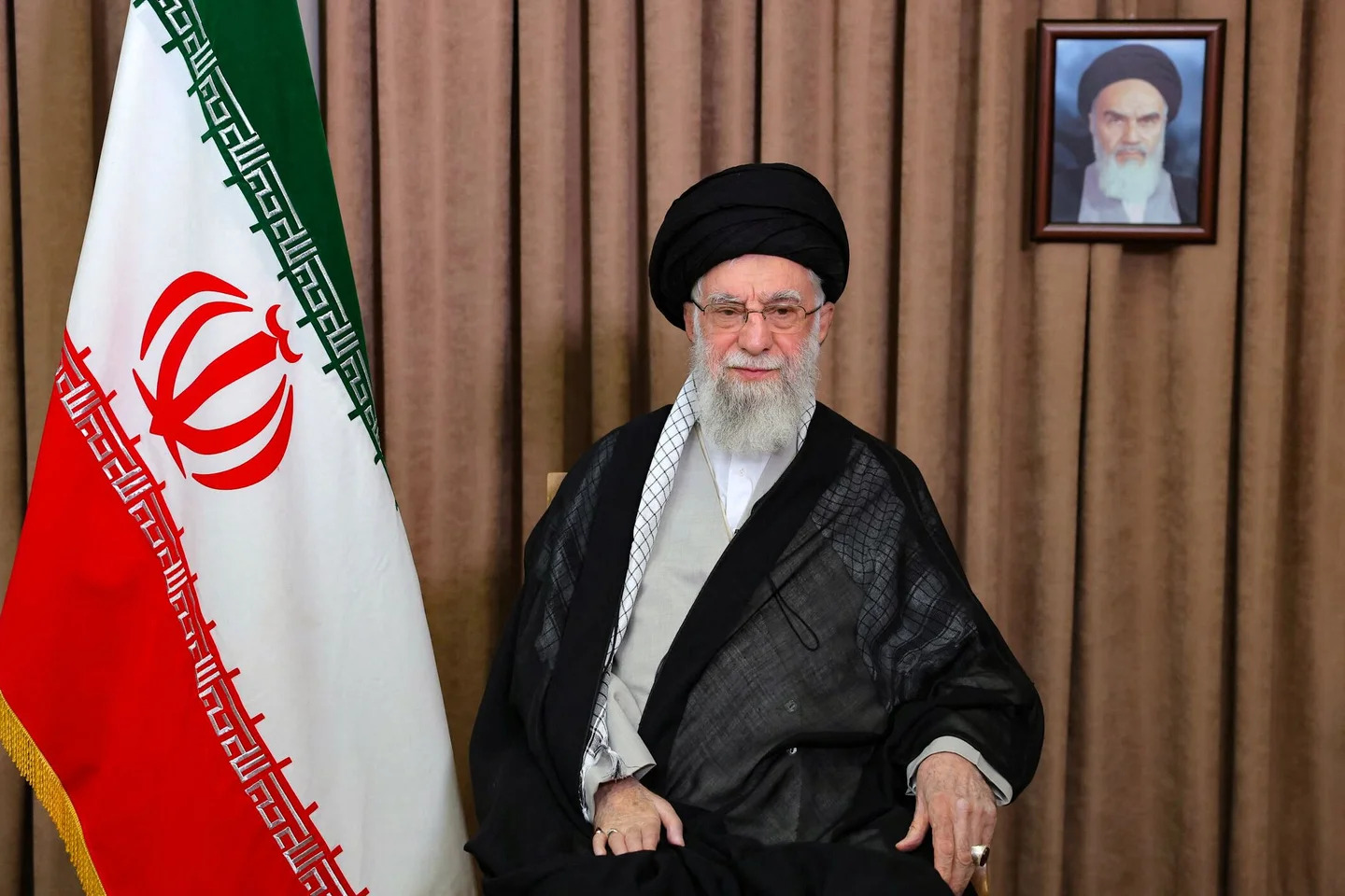 Après la mort de Khamenei, Téhéran promet une riposte “sans précédent”