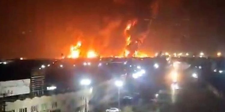 Frappes américano-israéliennes sur des infrastructures énergétiques à Ispahan et Khorramshahr