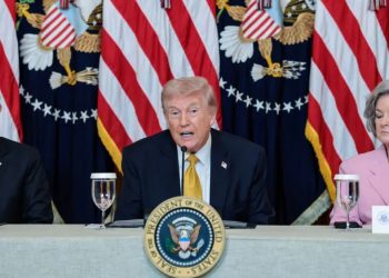 Trump revendique 7 000 cibles frappées en Iran et menace de détruire les installations pétrolières de l&rsquo;île de Kharg