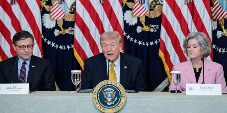 Trump revendique 7 000 cibles frappées en Iran et menace de détruire les installations pétrolières de l&rsquo;île de Kharg