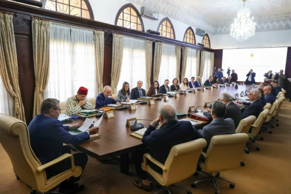 Akhannouch défend la solidité de l’économie marocaine face aux crises mondiales