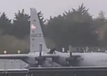 Irlande : un homme endommage un avion militaire américain à l’aéroport