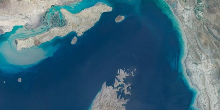 L&rsquo;Iran rouvre totalement le détroit d&rsquo;Ormuz, le pétrole chute de plus de 10%