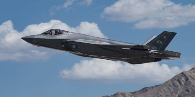 Un F-35 américain s&rsquo;écrase près de Las Vegas, le pilote s&rsquo;en sort vivant