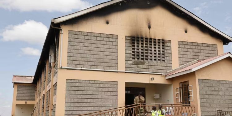 Un incendie dans un dortoir scolaire fait au moins 16 victimes parmi les élèves