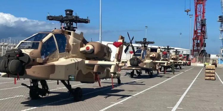 Le Maroc renforce ses capacités aériennes avec de nouveaux hélicoptères Apache