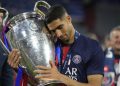 Achraf Hakimi entre un peu plus dans la légende avec un nouveau sacre européen du PSG