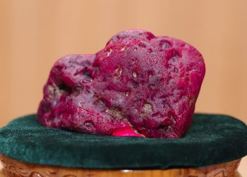 Découvert d&rsquo;un rubis géant de 11.000 carats affole le monde des pierres précieuses