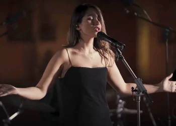 Iran : une chanteuse condamnée à 74 coups de fouet pour avoir chanté sans voile