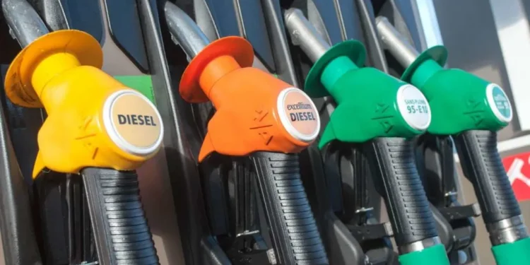 Carburants au Maroc : le baril baisse, mais pourquoi les prix à la pompe restent-ils si élevés ?