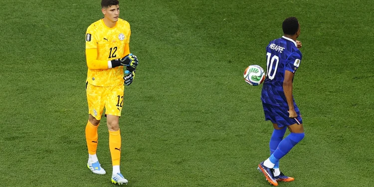« Arrogant » et « prétentieux » : Mbappé vivement critiqué par la presse paraguayenne