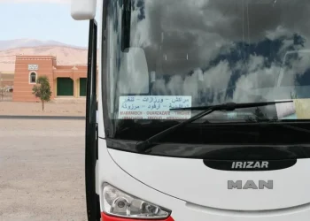 Deux millions de dirhams dissimulés dans un autocar : une saisie qui soulève de nombreuses interrogations