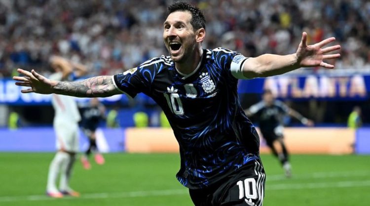 messi leo with national team - 1
