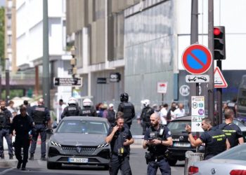 Attaque à la arme blanche à Paris : trois femmes blessées, un suspect arrêté