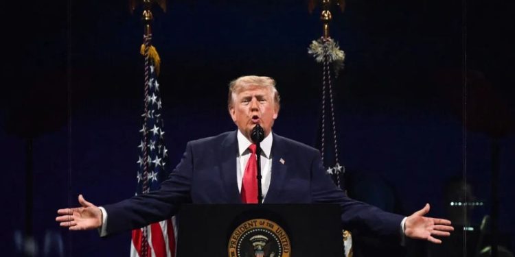 250e anniversaire de l&rsquo;indépendance américaine : Trump défie les orages et promet que l&rsquo;Amérique ne tombera pas