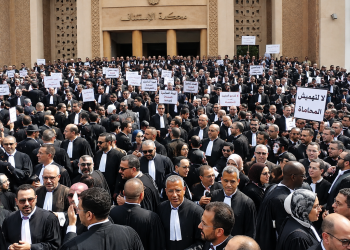 Paralysie des tribunaux: un geste royale en vue ?