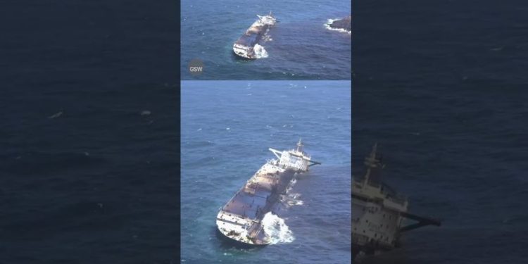 Oman : marée noire de 12 km après l&rsquo;échouage d&rsquo;un pétrolier chargé de brut russe