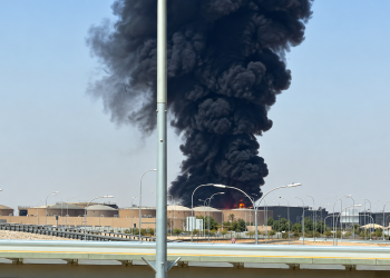 Arabie saoudite : incendie spectaculaire et vols perturbés à Ryad