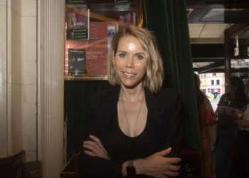 Fille de Brigitte Macron : elle répète le scénario de sa mère et officialise avec un jeune de 20 ans son cadet